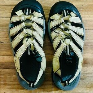 SOLD - Keen sandals